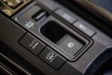 Toyota Prius PHEV priključni hibrid avtomobilizem.com-21