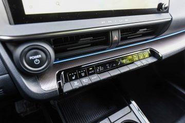Toyota Prius PHEV priključni hibrid avtomobilizem.com-32