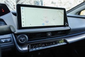 Toyota Prius PHEV priključni hibrid avtomobilizem.com-33