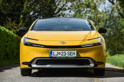 Toyota Prius PHEV priključni hibrid avtomobilizem.com-9