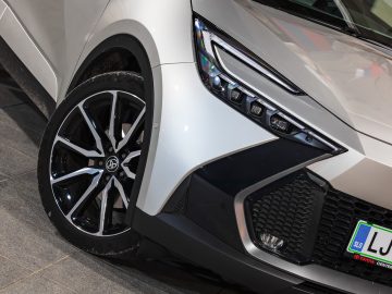 Toyota_C-HR_Plug-in_GR_Sport_05