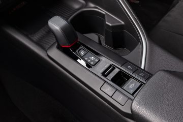 Toyota_C-HR_Plug-in_GR_Sport_17
