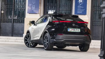 Toyota_C-HR_Plug-in_GR_Sport_21