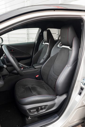 Toyota_C-HR_Plug-in_GR_Sport_33