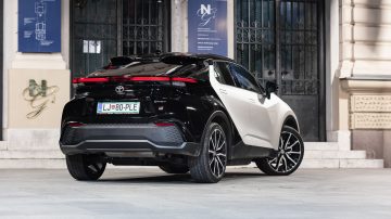 Toyota_C-HR_Plug-in_GR_Sport_66