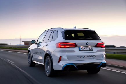 BMW iX5 Hydrogen vodikove gorivne celice avtomobilizem.com
