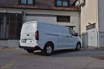 FORD TRANSIT CUSTOM 02
