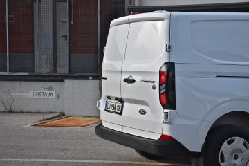 FORD TRANSIT CUSTOM 06