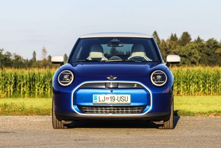 Mini Cooper EV tri vrata avtomobilizem.com-36
