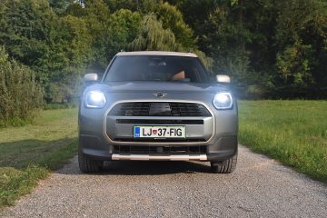 MINI COUNTRYMAN 03