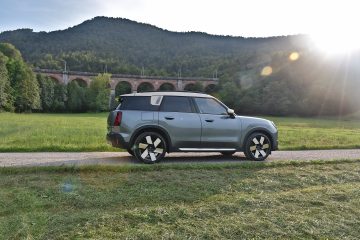 MINI COUNTRYMAN 06