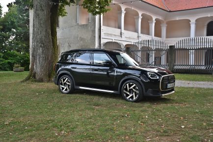 MINI COUNTRYMAN E 01