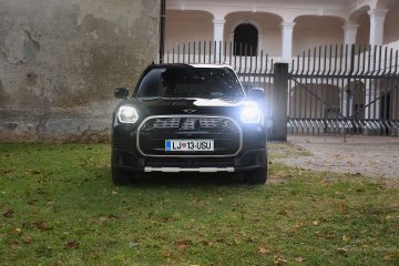 MINI COUNTRYMAN E 04