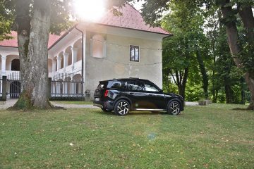 MINI COUNTRYMAN E 06