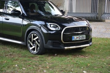 MINI COUNTRYMAN E 09