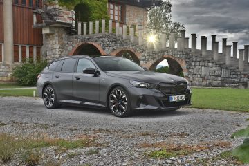 BMW i5 TOURING 01