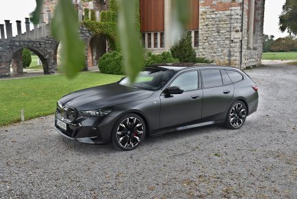 BMW i5 TOURING 02