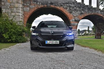 BMW i5 TOURING 04