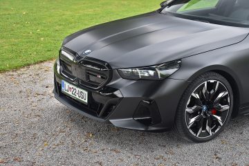 BMW i5 TOURING 09