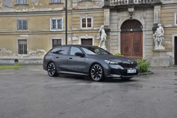 BMW i5 TOURING 30