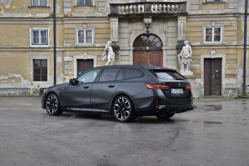 BMW i5 TOURING 32