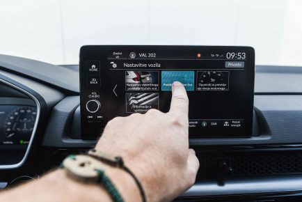 Honda CR-V hibrid notranjost-16