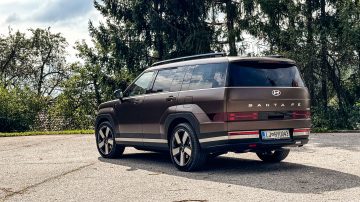 Hyundai Santa Fe Hybrid-19