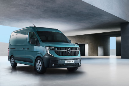 Renault Master wins 2025 Van Of The Year
