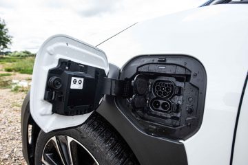 Toyota BZ4X električni avto avtomobilizem.com-19