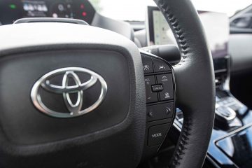 Toyota BZ4X električni avto avtomobilizem.com-21