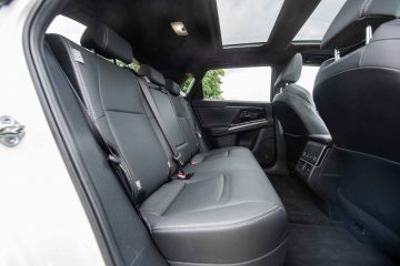 Toyota BZ4X električni avto avtomobilizem.com-31