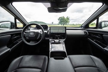 Toyota BZ4X električni avto avtomobilizem.com-36