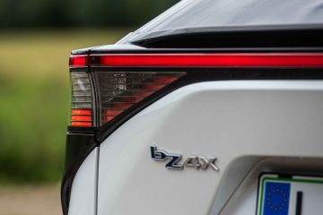 Toyota BZ4X električni avto avtomobilizem.com-4