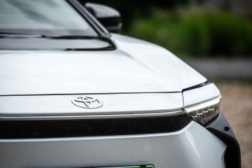 Toyota BZ4X električni avto avtomobilizem.com-6