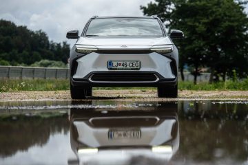 Toyota BZ4X električni avto avtomobilizem.com-9