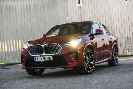 BMW iX2 EV SUV Coupe avtomobilizem.com-10