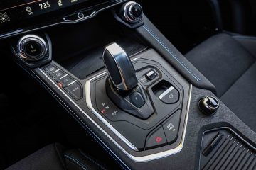 Lynk & Co 01 PHEV priključni hibrid avtomobilizem.com-12