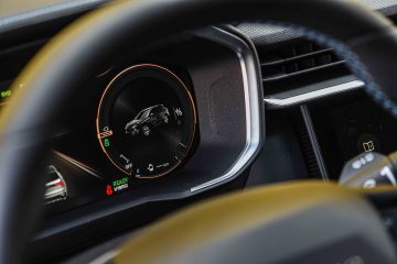 Lynk & Co 01 PHEV priključni hibrid avtomobilizem.com-2