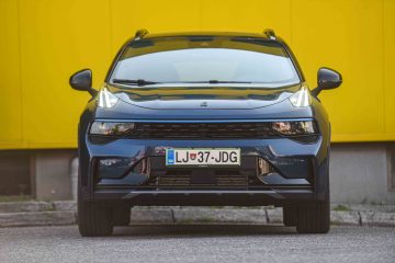 Lynk & Co 01 PHEV priključni hibrid avtomobilizem.com-24