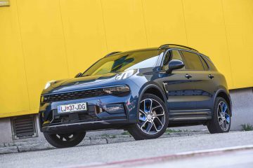 Lynk & Co 01 PHEV priključni hibrid avtomobilizem.com-26