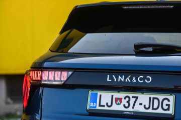 Lynk & Co 01 PHEV priključni hibrid avtomobilizem.com-28