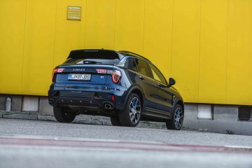 Lynk & Co 01 PHEV priključni hibrid avtomobilizem.com-30