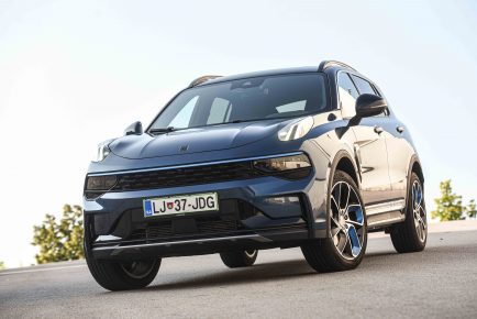 Lynk & Co 01 PHEV priključni hibrid avtomobilizem.com-33