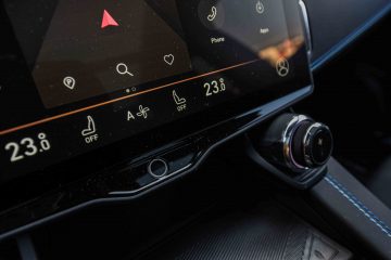 Lynk & Co 01 PHEV priključni hibrid avtomobilizem.com-8