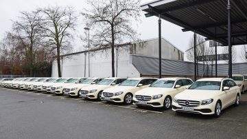 Fahrzeugübergabe an die Taxi Janssen GmbH: Auf höchstem Standard sicher unterwegs: Taxi Janssen übernimmt 30 E-Klasse T-Modelle