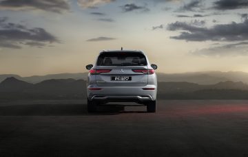 New Outlander PHEV_008L