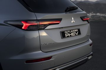 New Outlander PHEV_030L