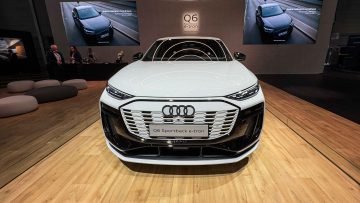 Pariz 2024 Citroen C4 Audi Q6 e-tron-4