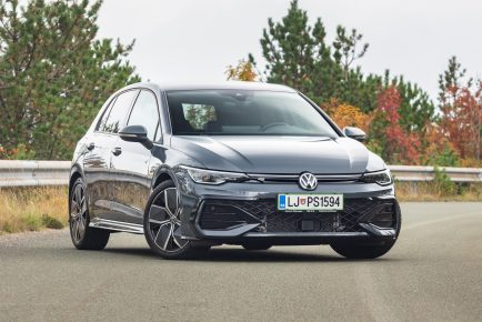 Volkswagen_Golf_15_eTSI_R-Line_001