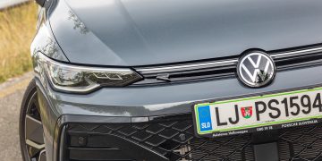 Volkswagen_Golf_15_eTSI_R-Line_05